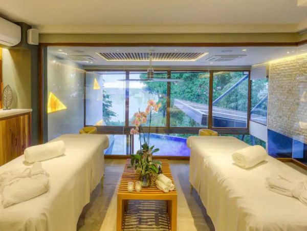 Costa Rica Luxury Full Service Staff