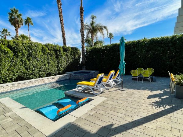 Palm Springs Home 1028253