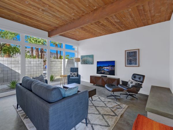 Palm Springs Home 1028254