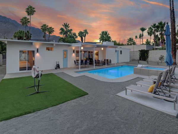 Palm Springs Home 1028254