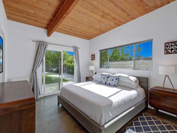 Palm Springs Home 1028254
