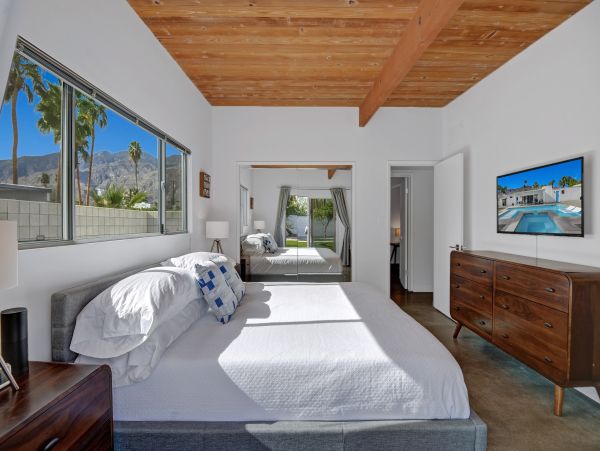 Palm Springs Home 1028254