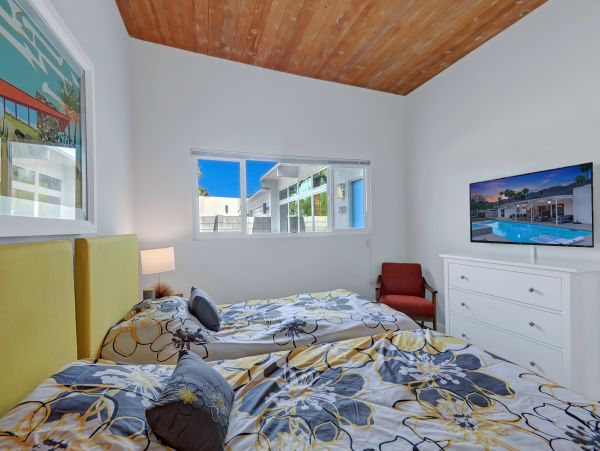 Palm Springs Home 1028254