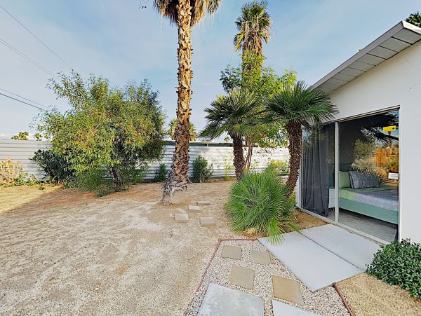Palm Springs Home 1028257