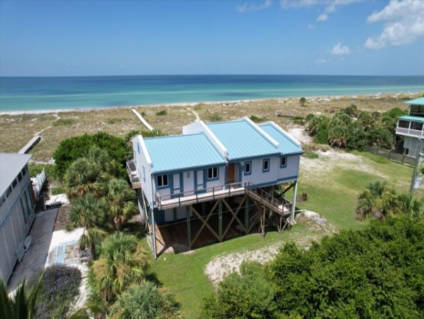 Oceanfront Charming Vacation Home in Placida