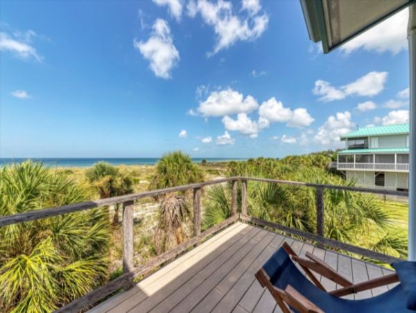 Oceanfront Charming Vacation Home in Placida