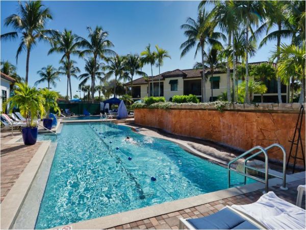 Luxury Naples Vacation Condo Three Bedroom