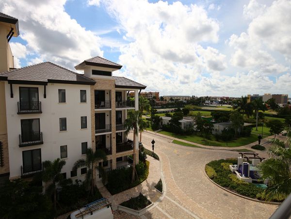 Luxury Naples Vacation Condo Three Bedroom