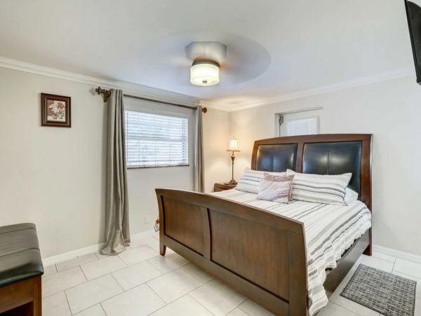 Naples Four Bedroom Pool Home Sleeps 10 Guests