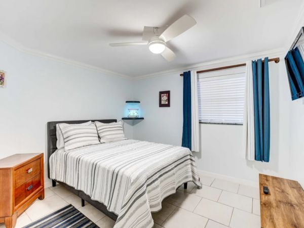 Naples Four Bedroom Pool Home Sleeps 10 Guests