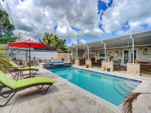 Naples Four Bedroom Pool Home Sleeps 10 Guests