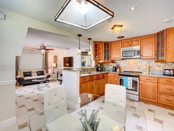 Naples Four Bedroom Pool Home Sleeps 10 Guests