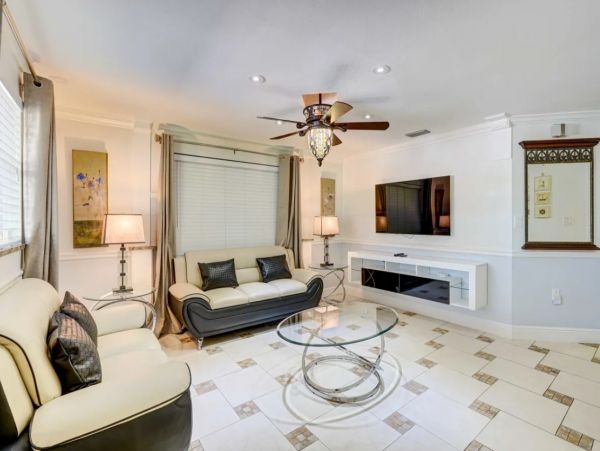 Naples Four Bedroom Pool Home Sleeps 10 Guests