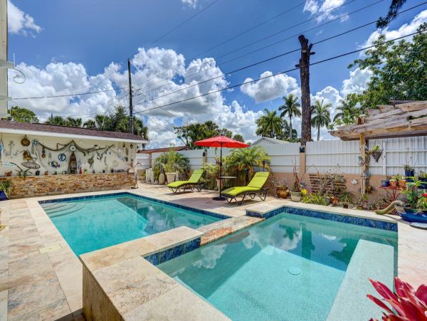 Naples Four Bedroom Pool Home Sleeps 10 Guests