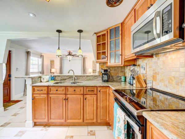 Naples Four Bedroom Pool Home Sleeps 10 Guests