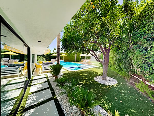 Palm Springs Home 1028279