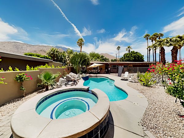 Palm Springs Home 1028290