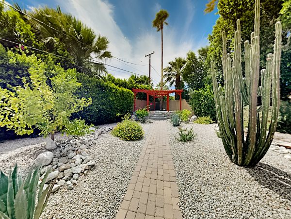 Palm Springs Home 1028290