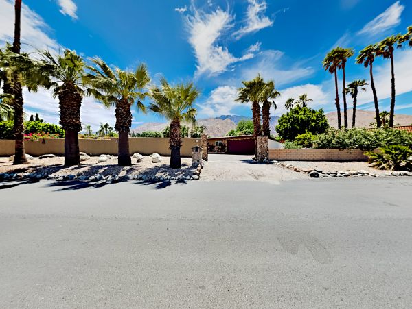 Palm Springs Home 1028290