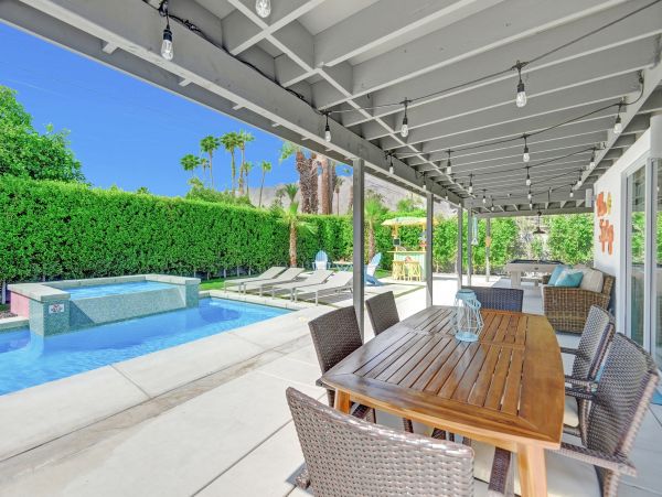 Palm Springs Home 1028301