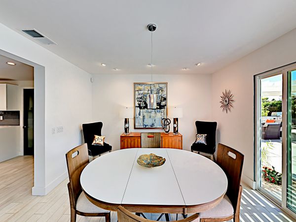 Palm Springs Home 1028302