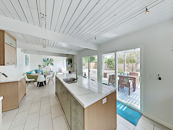 Palm Springs Home 1028310