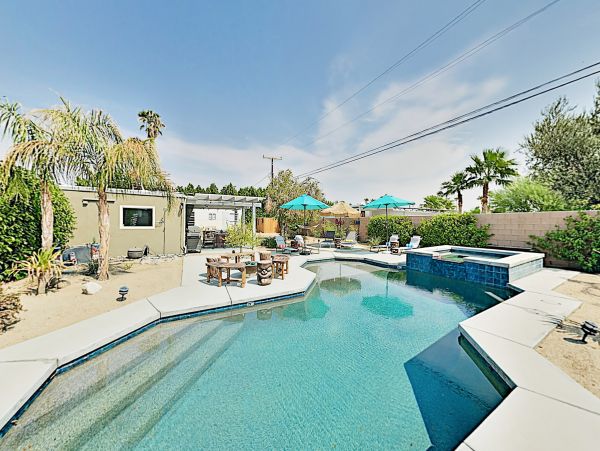 Palm Springs Home 1028310