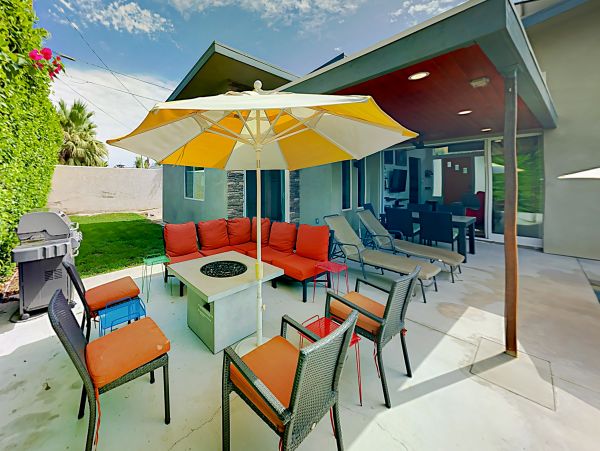 Palm Springs Home 1028320
