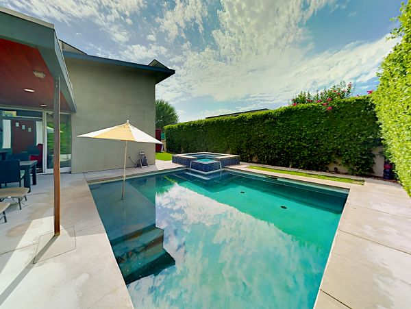 Palm Springs Home 1028320