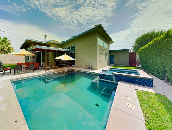 Palm Springs Home 1028320