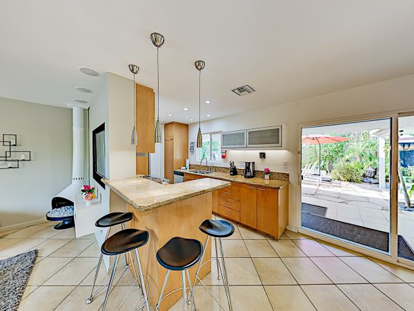 Palm Springs Home 1028329