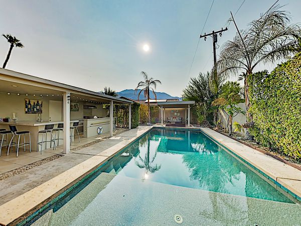 Palm Springs Home 1028329