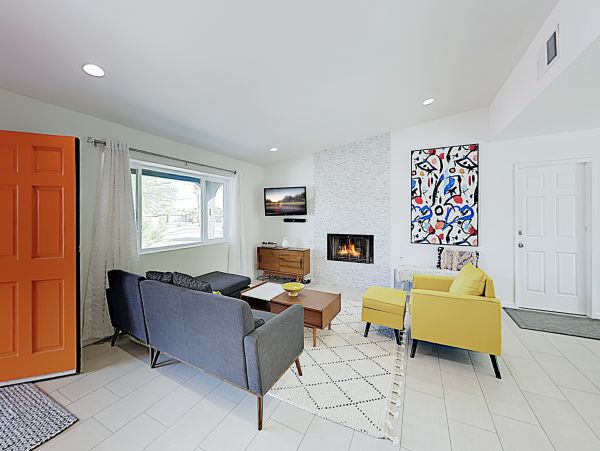 Palm Springs Home 1028330