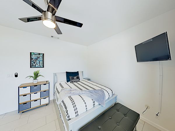 Palm Springs Home 1028330