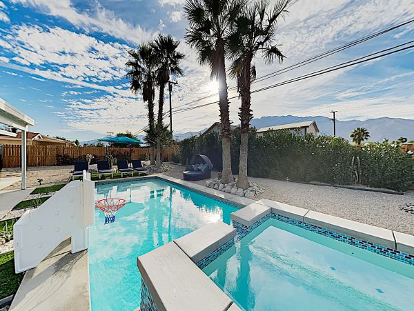 Palm Springs Home 1028330