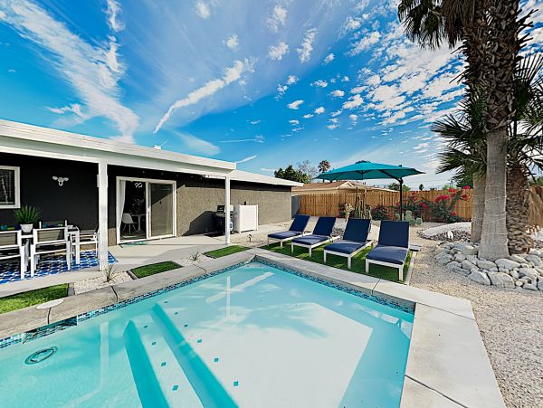 Palm Springs Home 1028330
