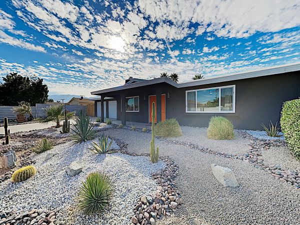 Palm Springs Home 1028330