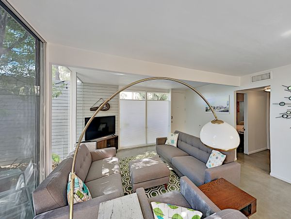 Palm Springs Home 1028331