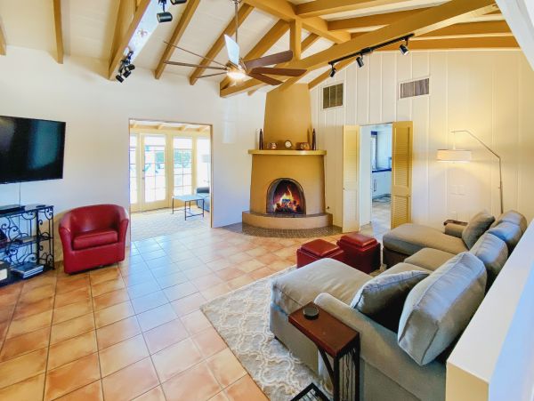 Palm Springs Home 1028338