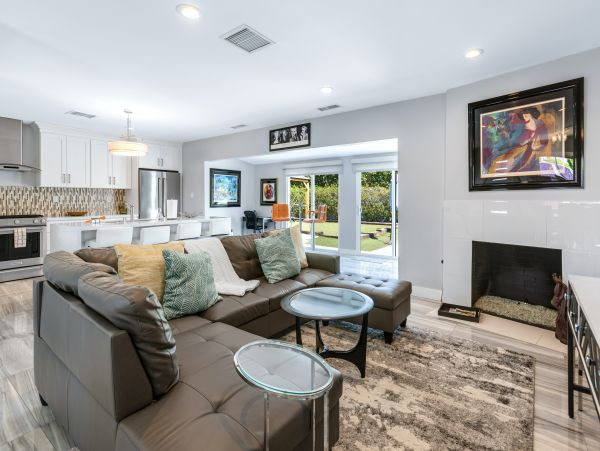 A Chic Four-Bedroom Palm Springs Home With A Private Pool And Hot Tub