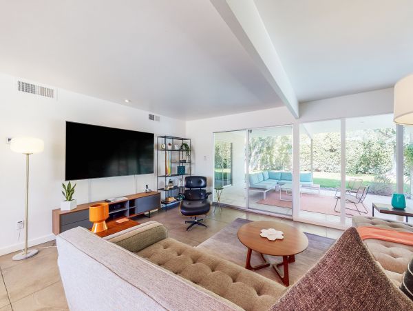 Palm Springs Home 1028342