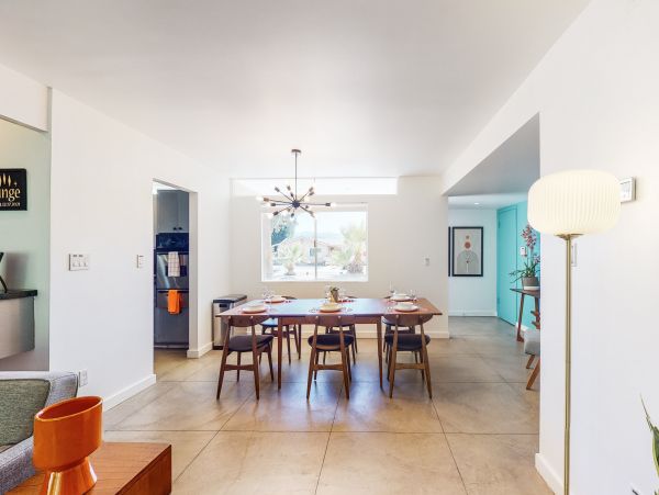 Palm Springs Home 1028342
