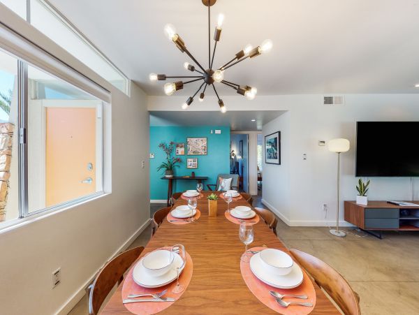 Palm Springs Home 1028342