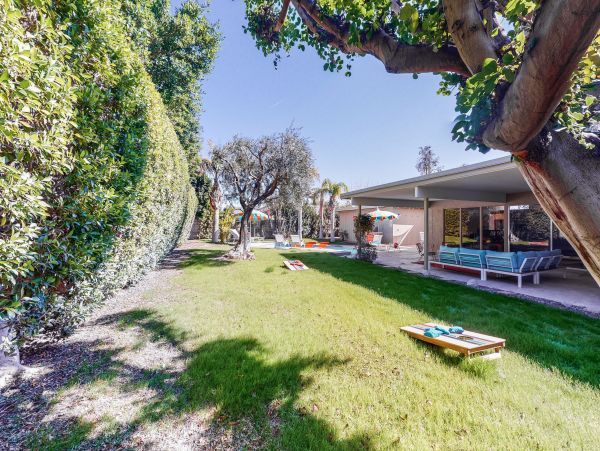 Palm Springs Home 1028342