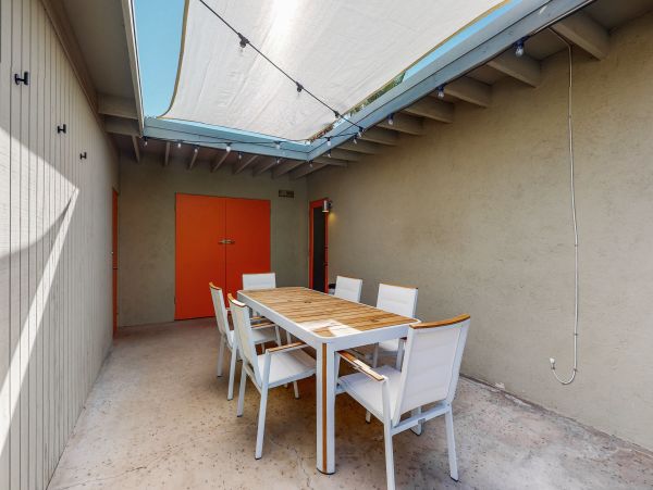 Palm Springs Home 1028342