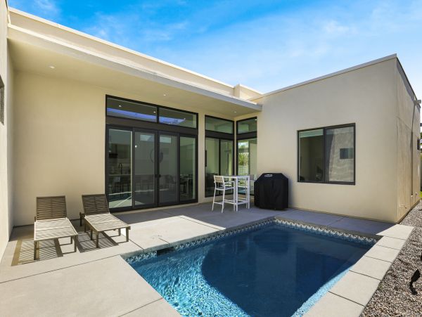 Palm Springs Home 1028344