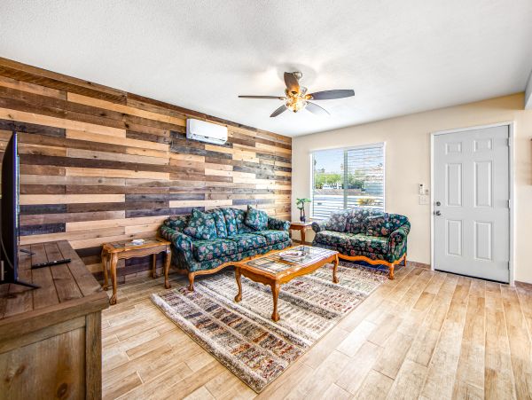 Palm Springs Home 1028346
