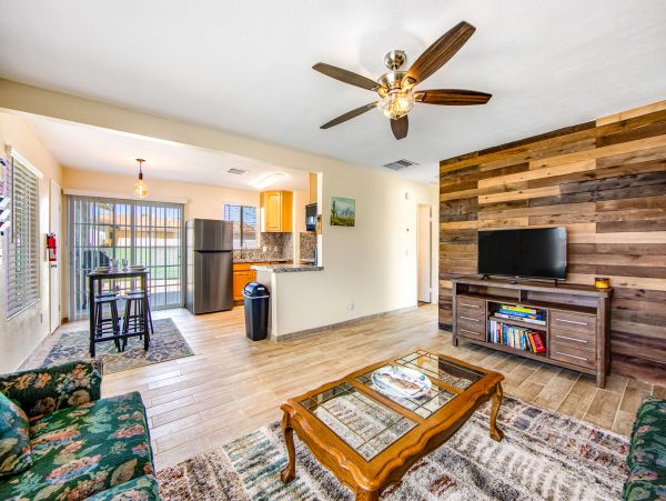 Palm Springs Home 1028346