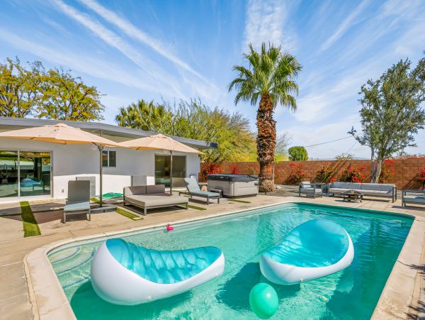 Palm Springs Home 1028384
