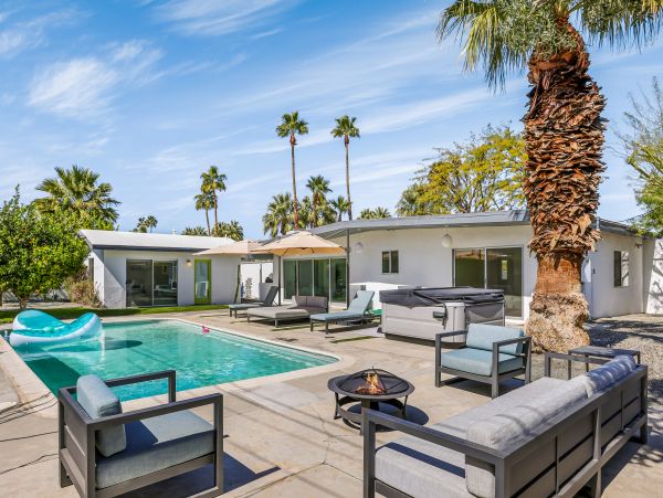 Palm Springs Home 1028384